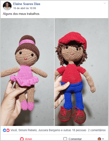 Dois amigurumis um de bailarina e o outro de um bonequinho